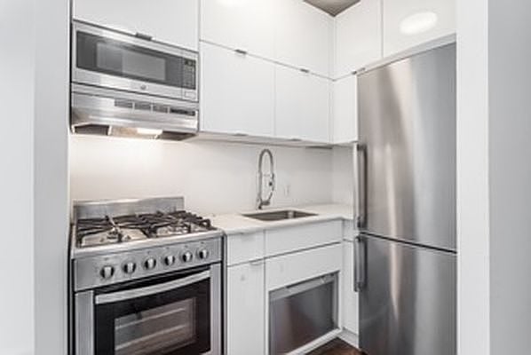 117 East 7th Street, Unit 2B