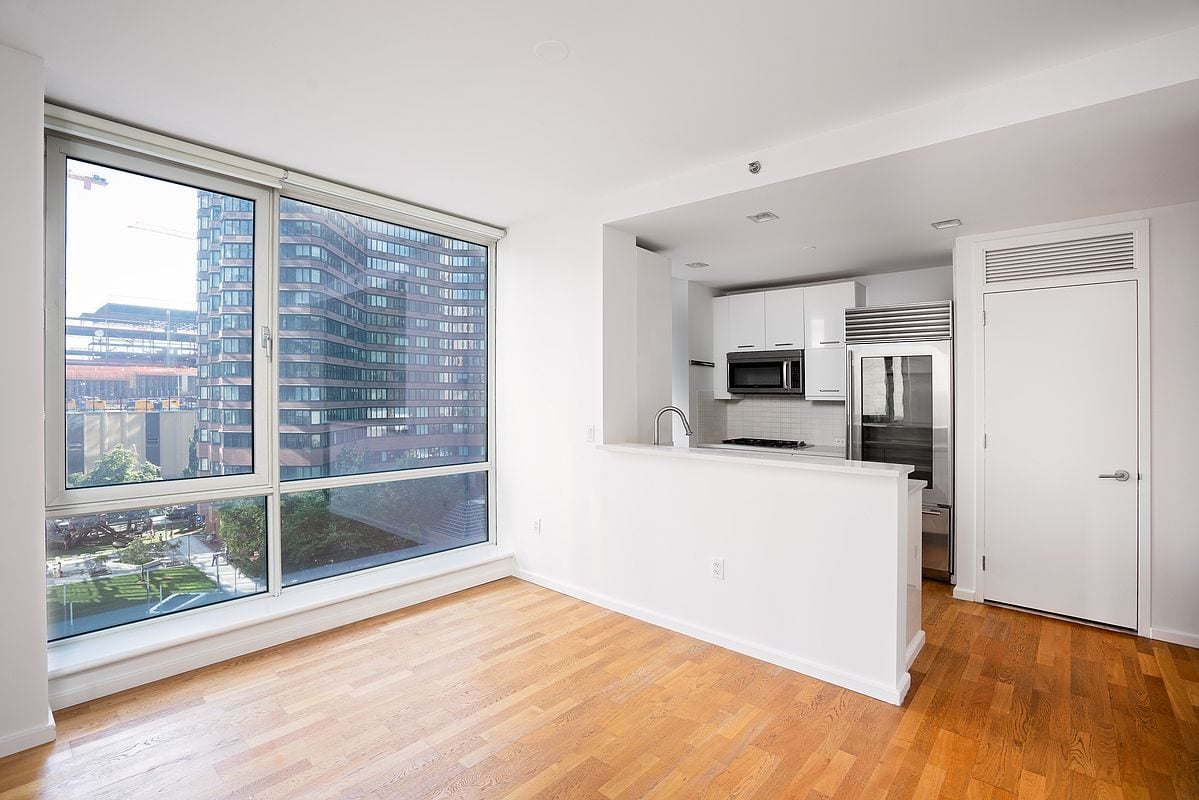 635 West 42nd Street, Unit 4G