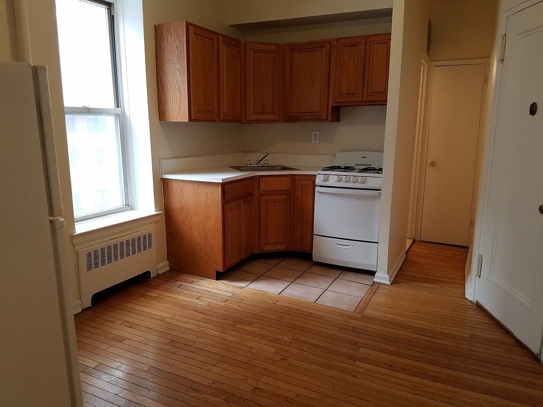 1409 York Avenue, Unit 3B — photo 2