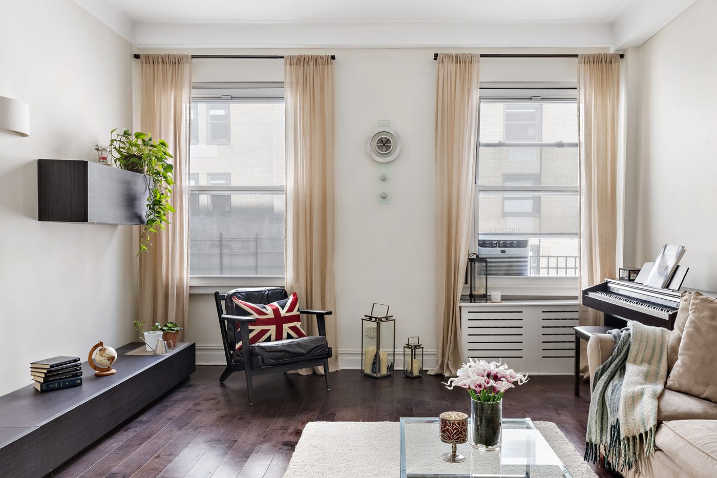 152 West 58th Street, Unit 8A — photo 2