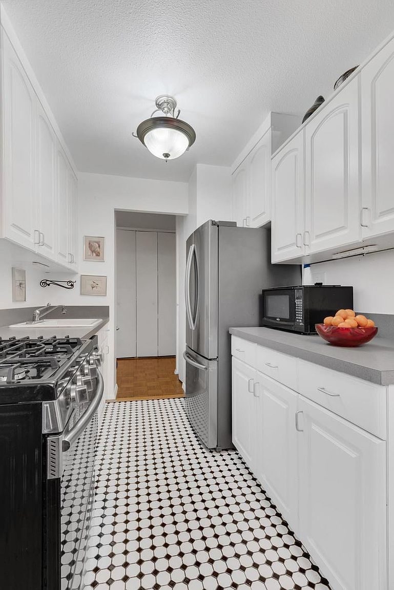 1601 3rd Avenue, Unit 24F — photo 3