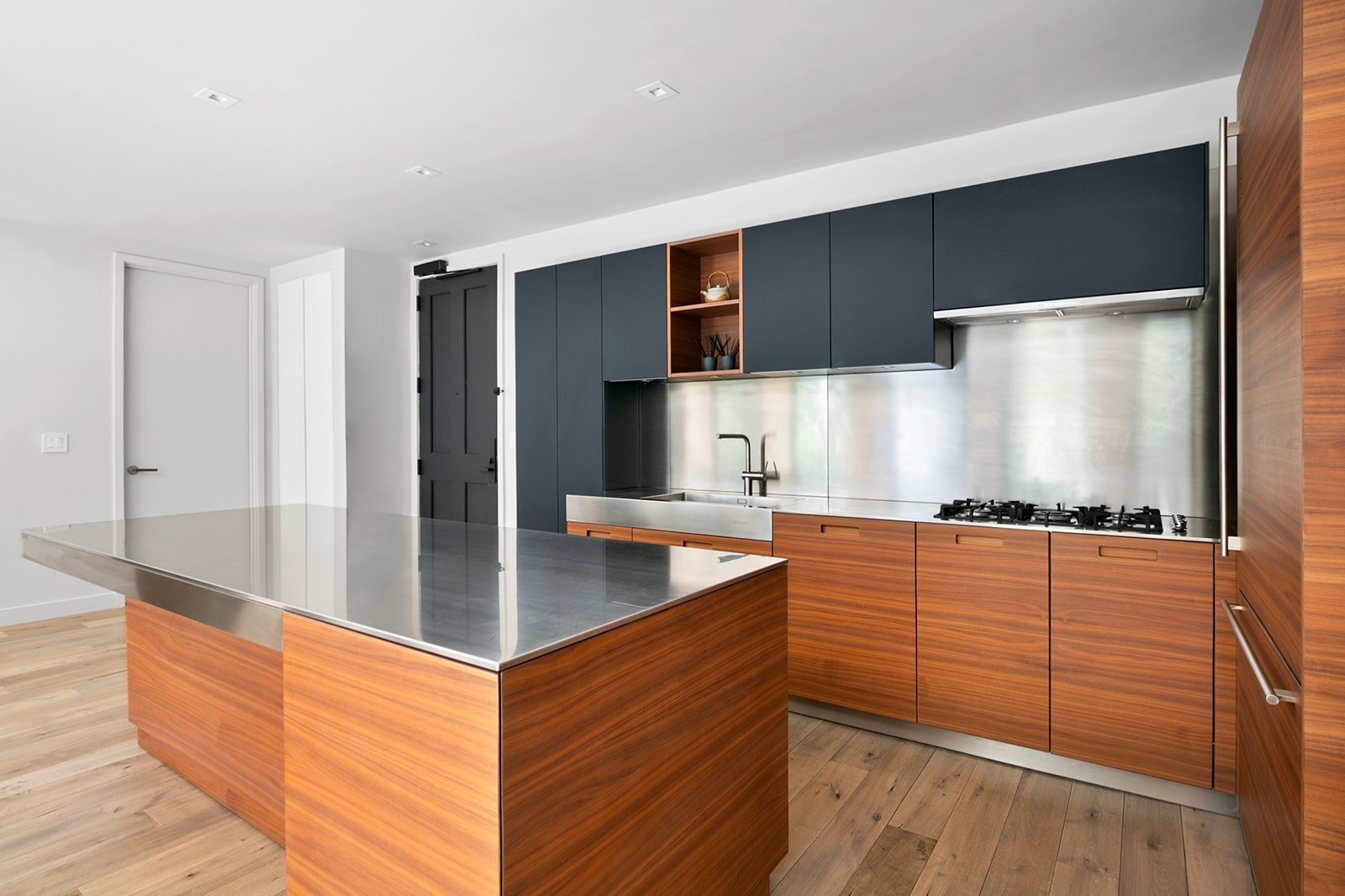 202 Renwick, Unit 202 — photo 6