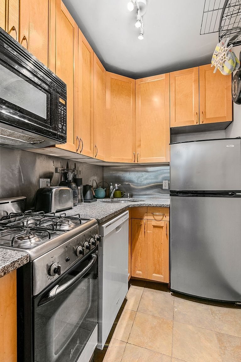 22 West 90th Street, Unit 4F — photo 4