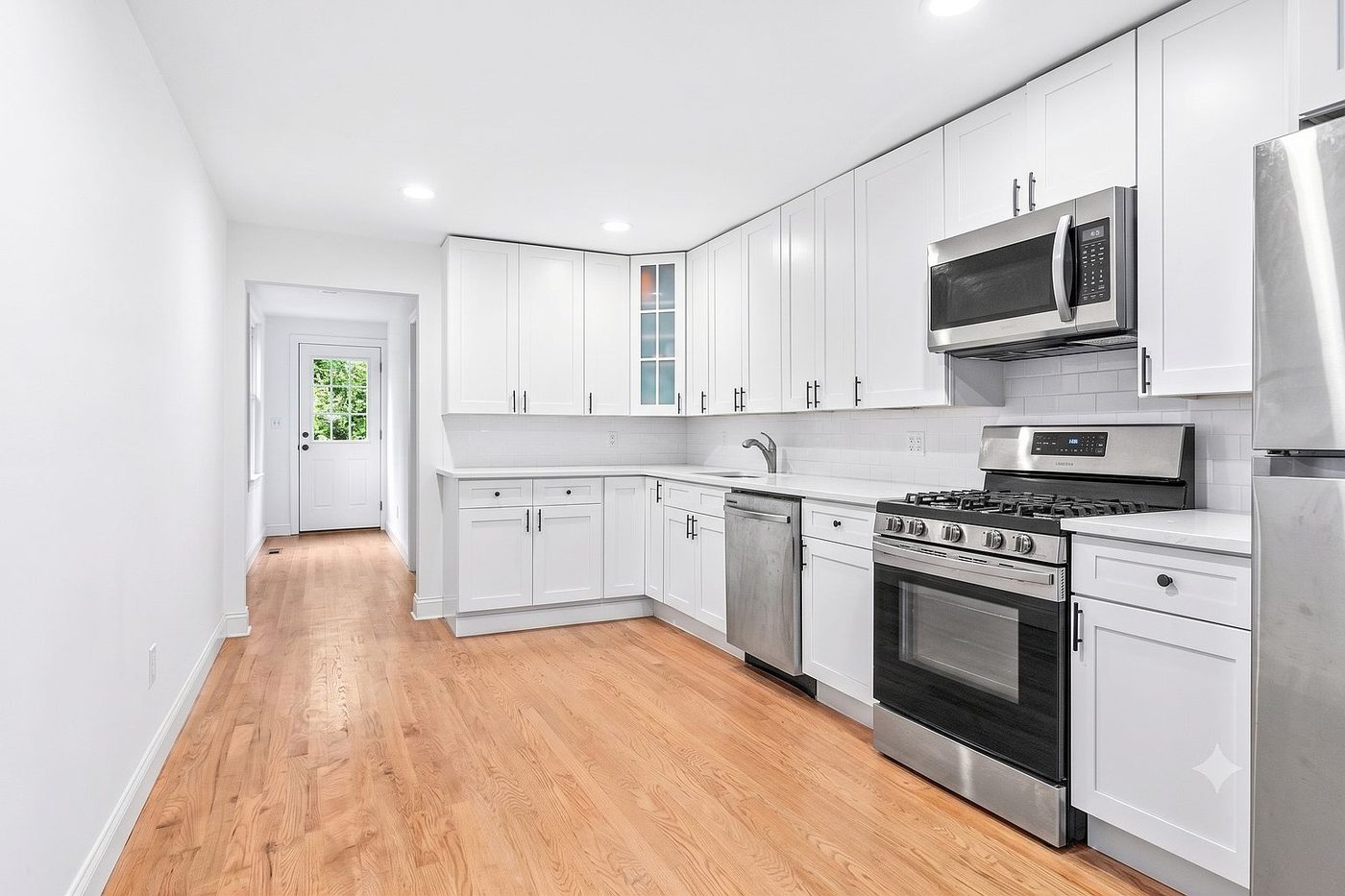 25-51 Crescent Street, Unit 1 — photo 2