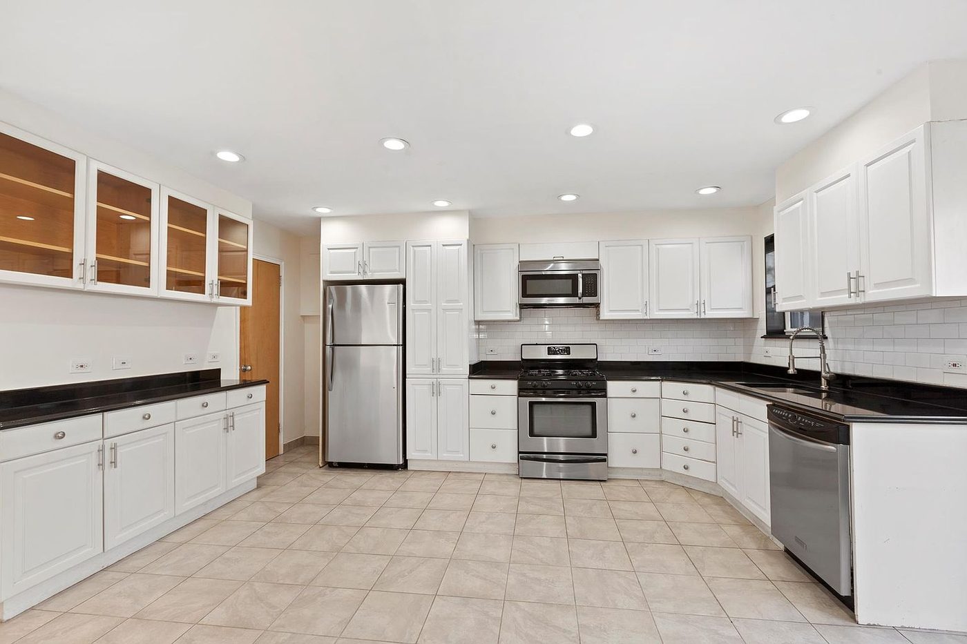 258 Reynolds Avenue — photo 1