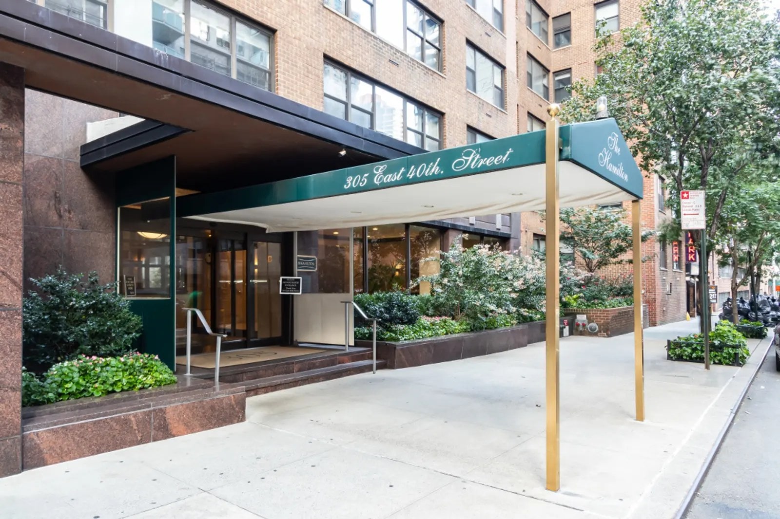 305 East 40th Street, Unit 2U — photo 2