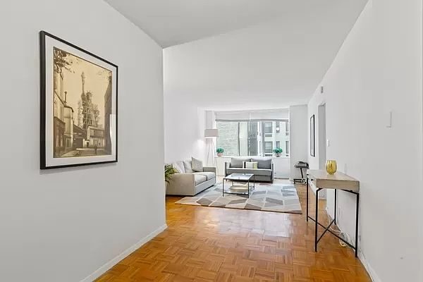 61 West 62nd Street, Unit 9C — photo 1