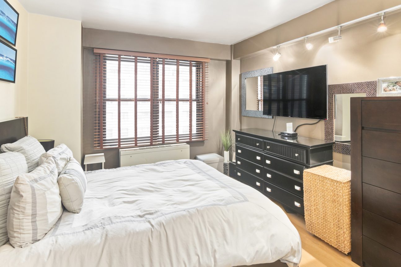 220 East 57th Street, Unit 17G — photo 2